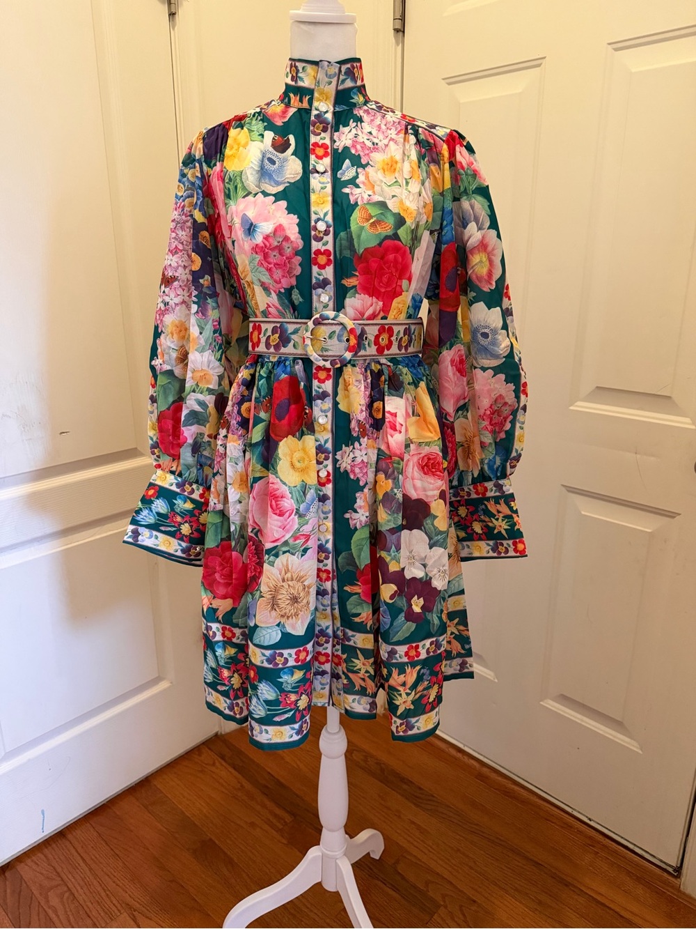 NWT Women’s Floral Pleated High Collar with Belt Dress Size S